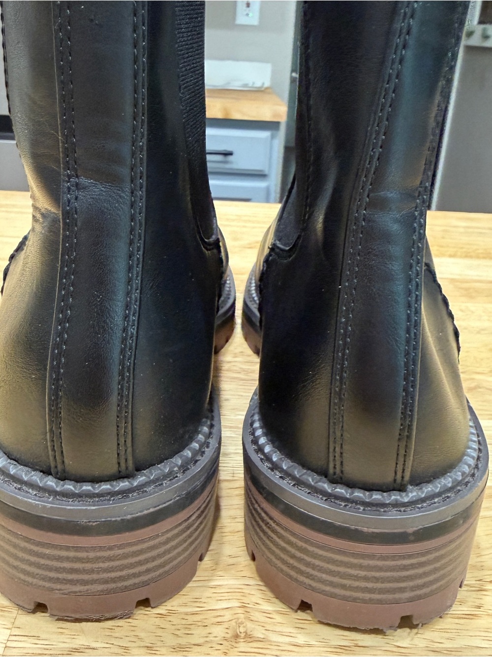 Black Crown Vintage Chelsea Lug Sole Boots - Picture 5 of 8